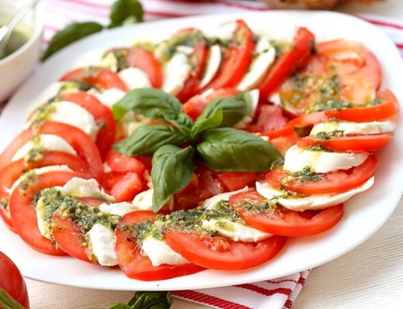 Caprese ir lieliska uzkoda tiem, kas ievēro Vidusjūras diētu.